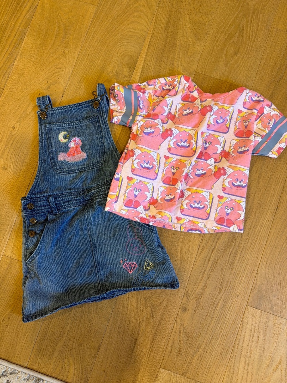 Turning Red Overall Set